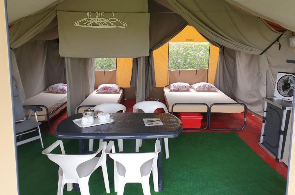 Easyatent Safari Tent Lanterna Červar-Porat Oda fotoğraf